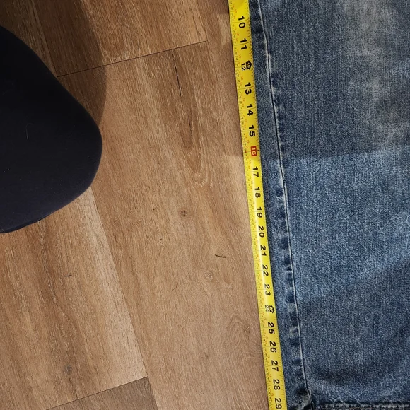 Wrangler Men's Relaxed Jeans in Blue - Picture 11 of 13